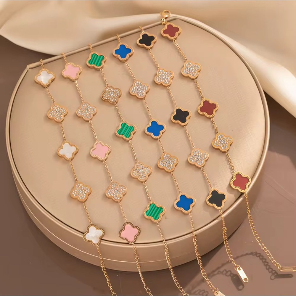 One Black Bracelet Clover 18k Gold Plated